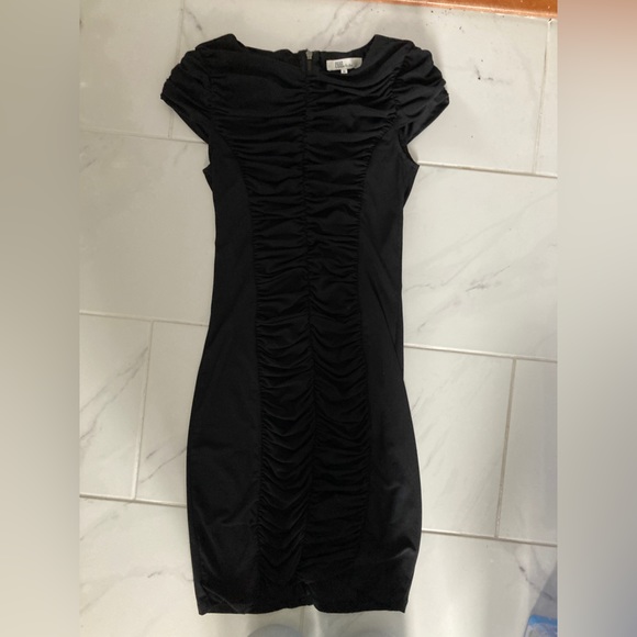 5 robes - Picture 3 of 5